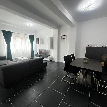 Marvellous Aparthotel With Master Apartments Suceava Extérieur photo