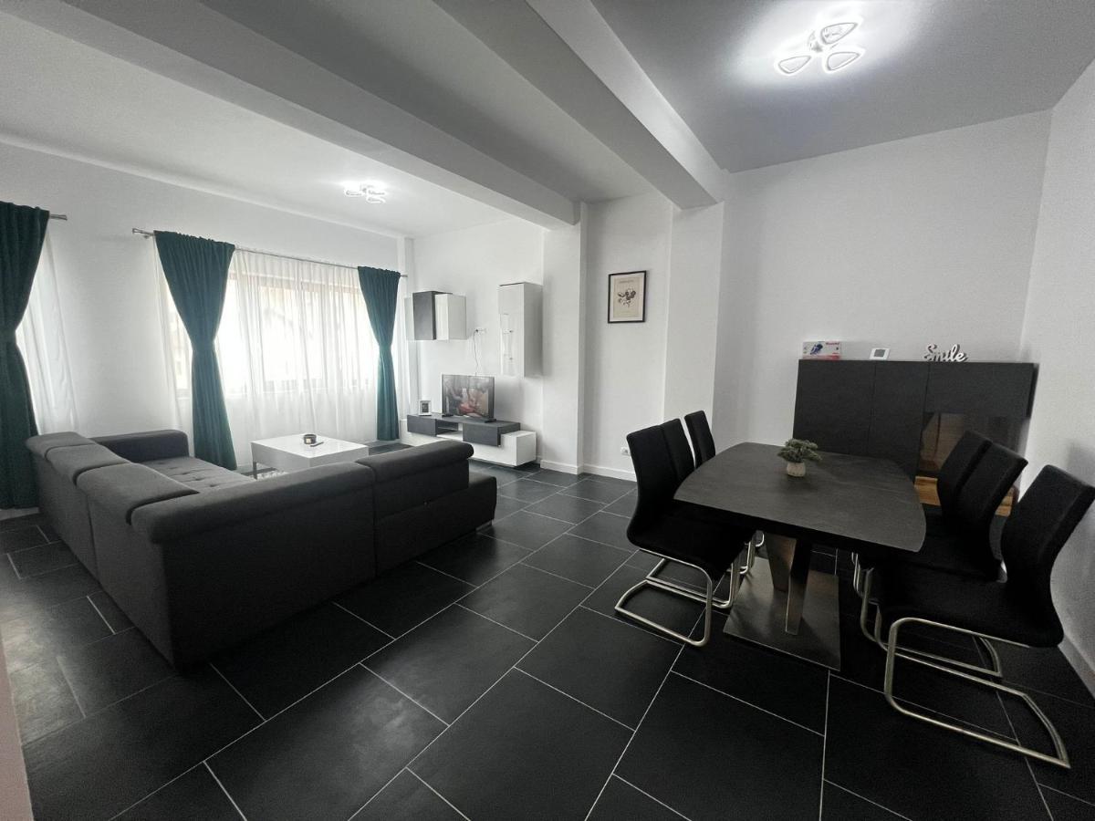 Marvellous Aparthotel With Master Apartments Suceava Extérieur photo