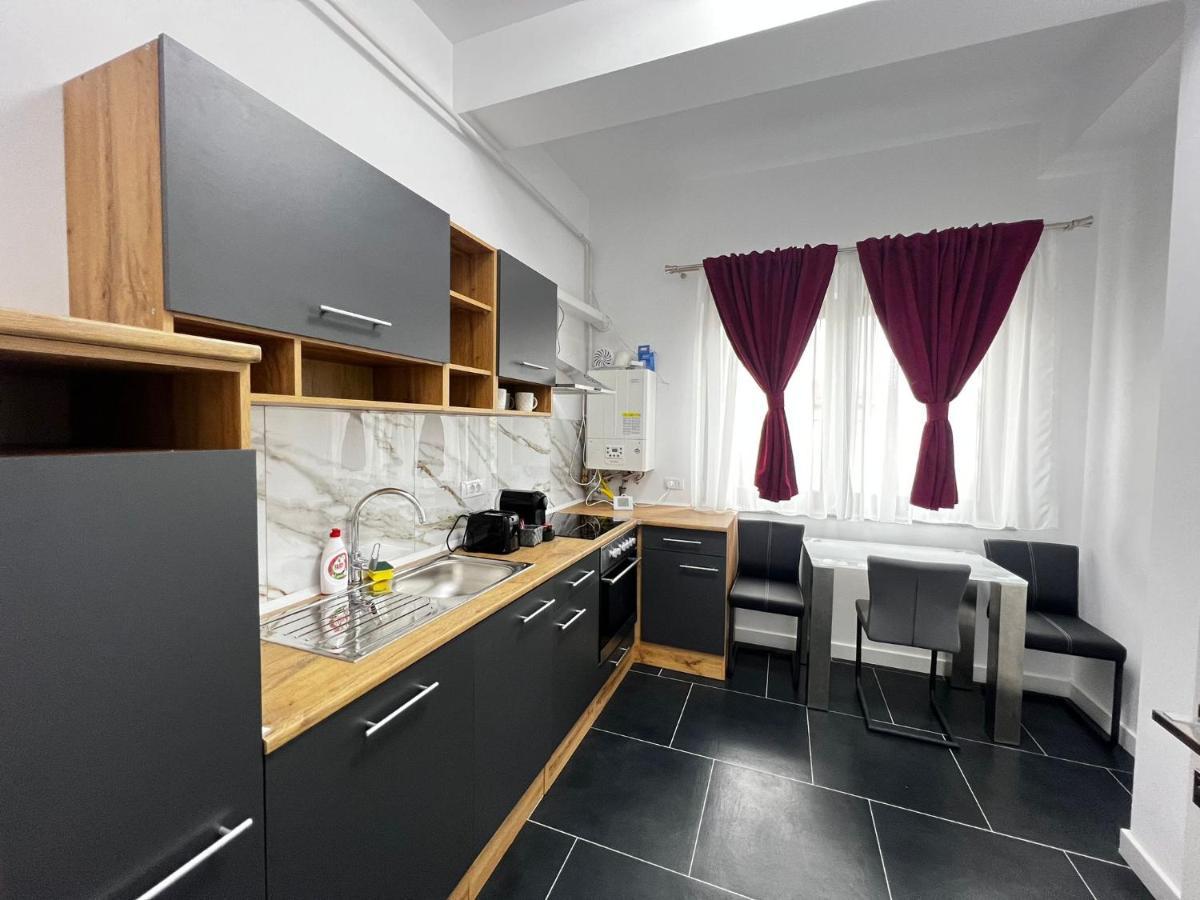 Marvellous Aparthotel With Master Apartments Suceava Extérieur photo