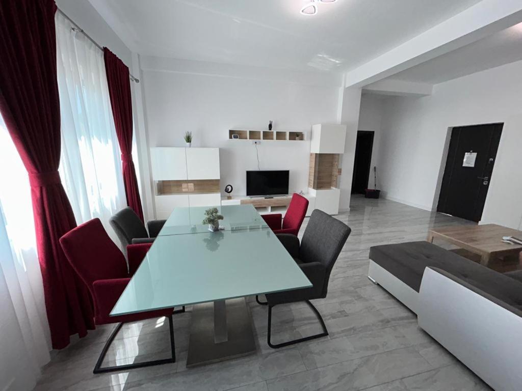 Marvellous Aparthotel With Master Apartments Suceava Extérieur photo
