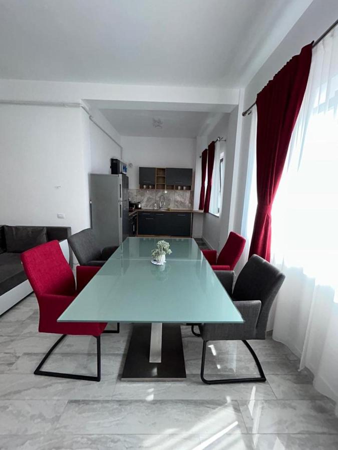 Marvellous Aparthotel With Master Apartments Suceava Extérieur photo